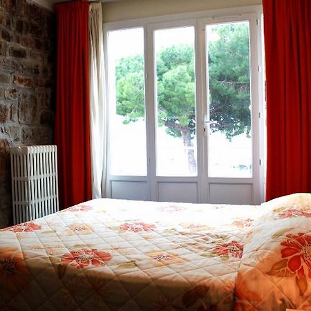 Hotel Le Richiardi Carqueiranne Room photo
